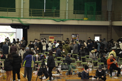 ９